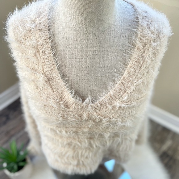 dee elly cropped vneck fuzzy sweater with bell sleeves - Picture 11 of 14